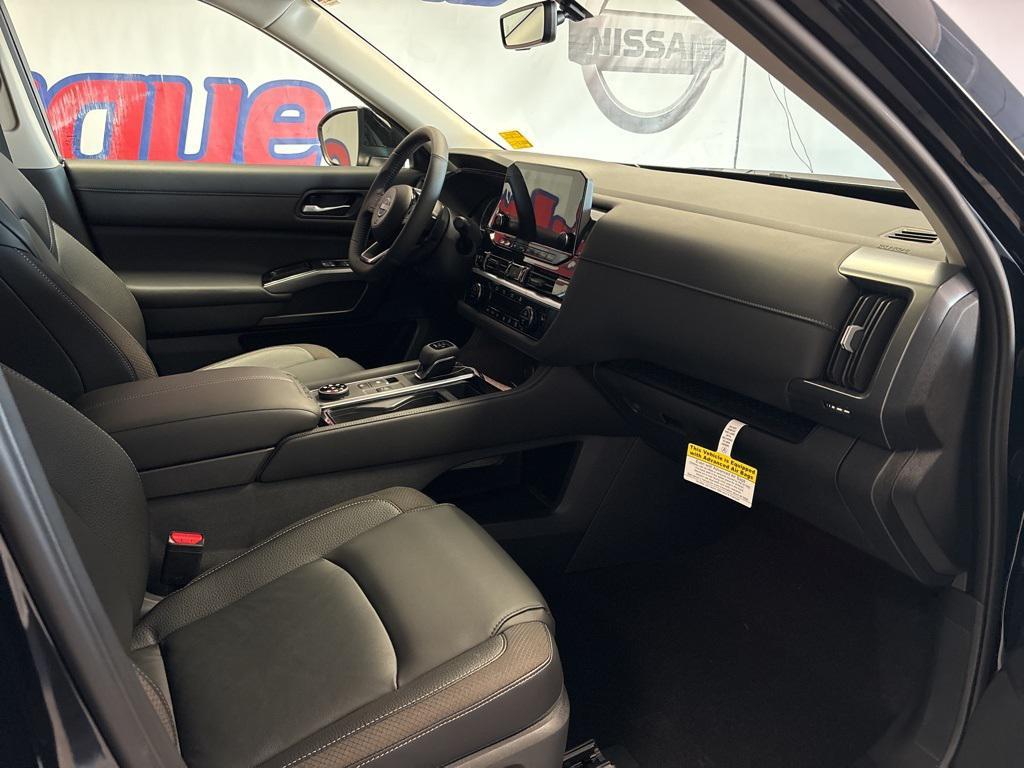 new 2025 Nissan Pathfinder car, priced at $41,604