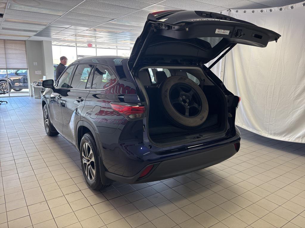 used 2022 Toyota Highlander car, priced at $30,989