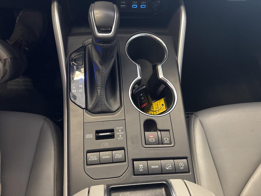 used 2022 Toyota Highlander car, priced at $30,989