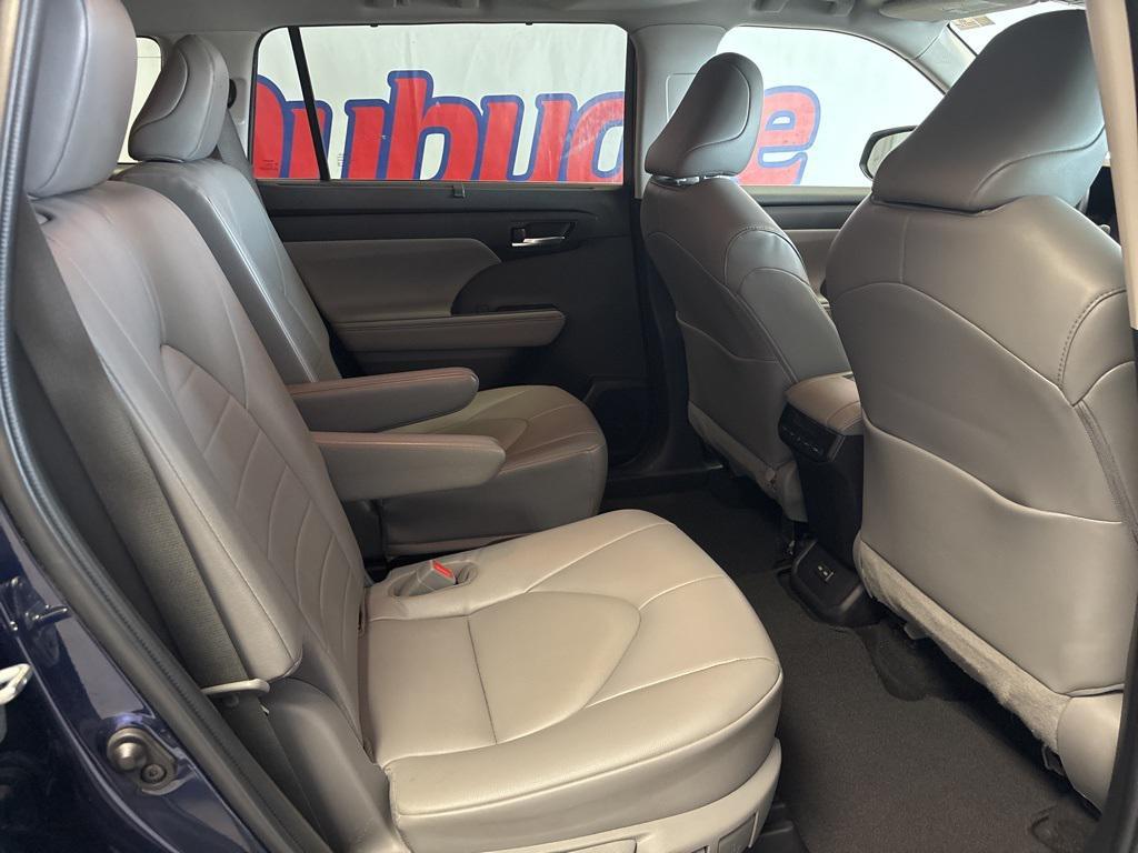 used 2022 Toyota Highlander car, priced at $30,989