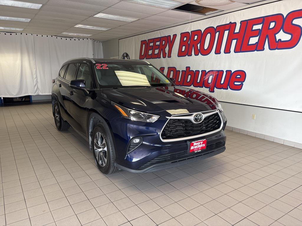 used 2022 Toyota Highlander car, priced at $30,989