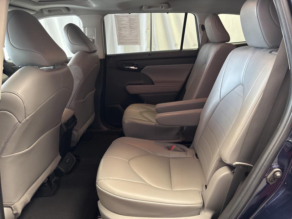 used 2022 Toyota Highlander car, priced at $30,989
