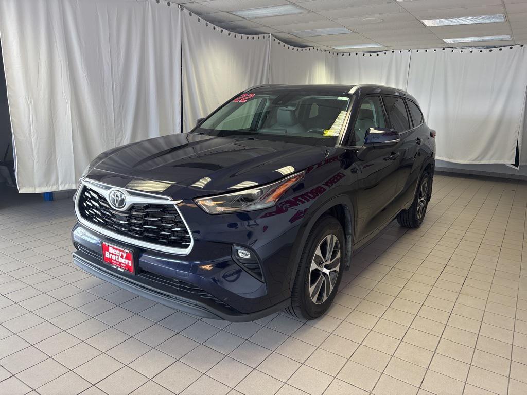 used 2022 Toyota Highlander car, priced at $30,989