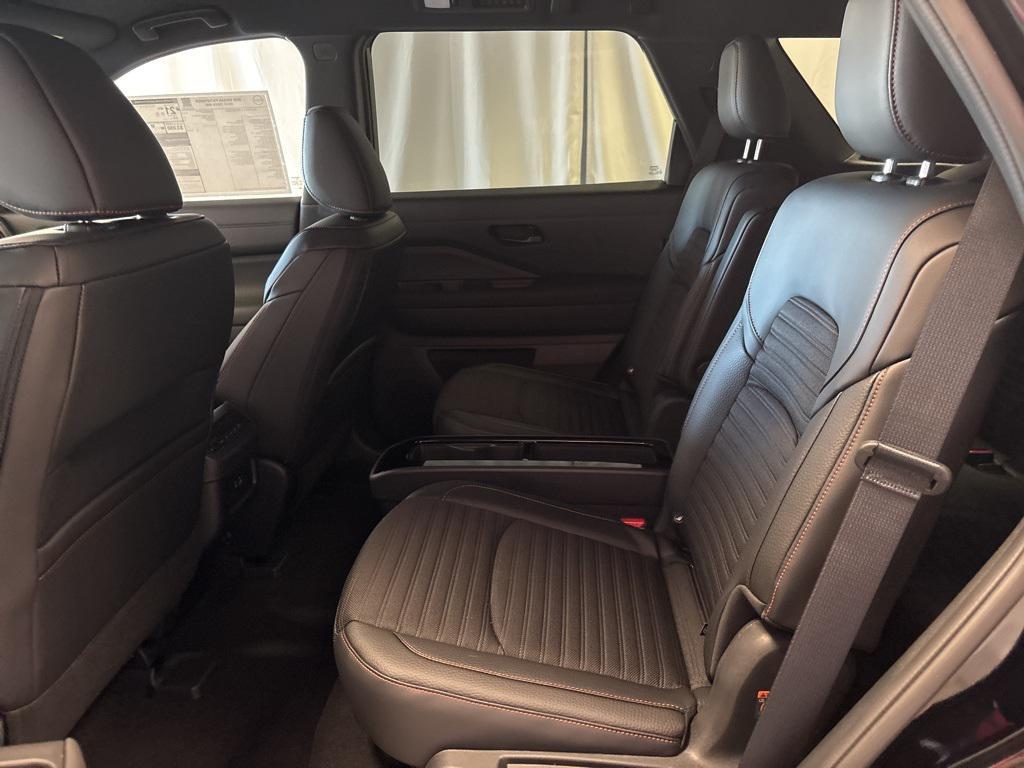 new 2025 Nissan Pathfinder car, priced at $41,620