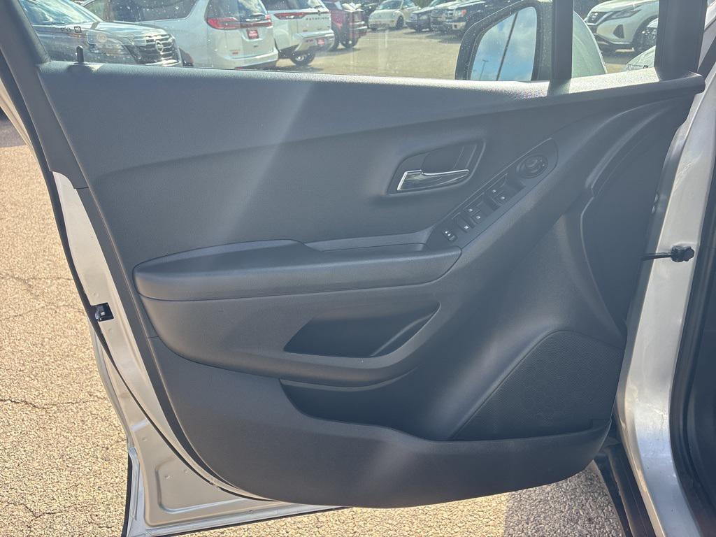 used 2022 Chevrolet Trax car, priced at $17,143