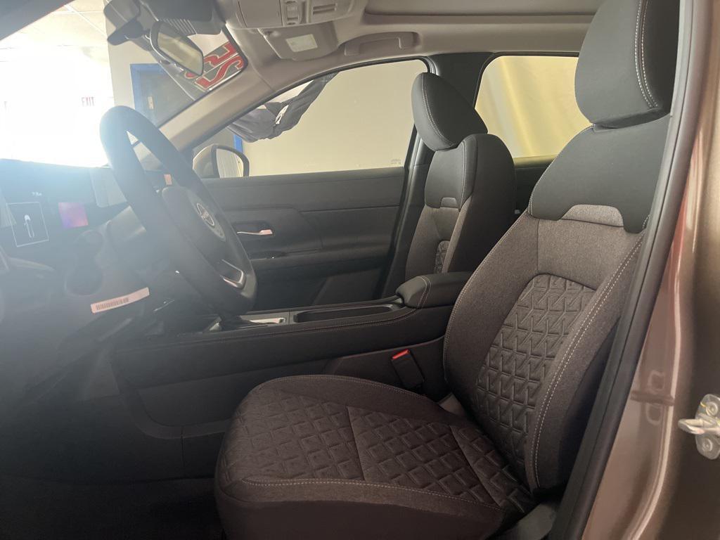 new 2025 Nissan Kicks car, priced at $29,790