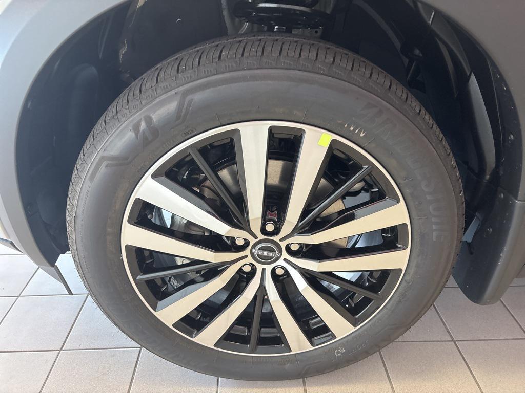 new 2025 Nissan Pathfinder car, priced at $47,715