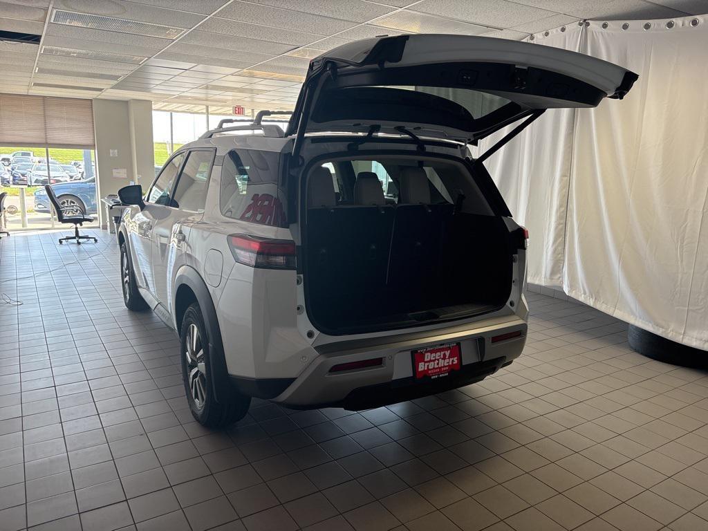new 2025 Nissan Pathfinder car, priced at $40,245