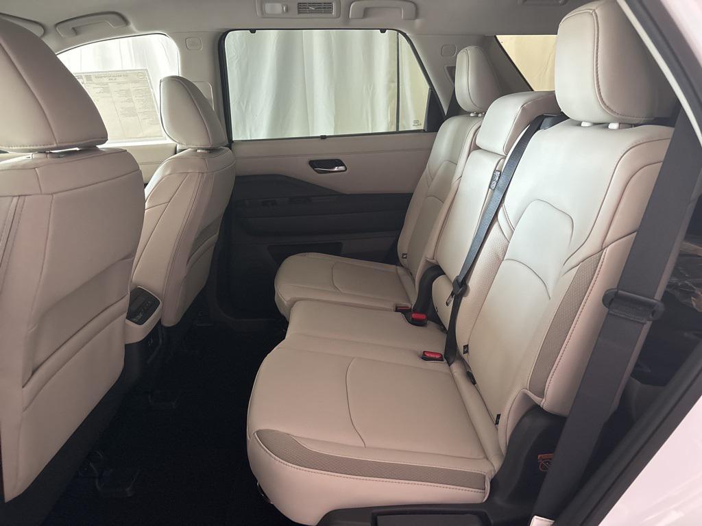 new 2025 Nissan Pathfinder car, priced at $40,245