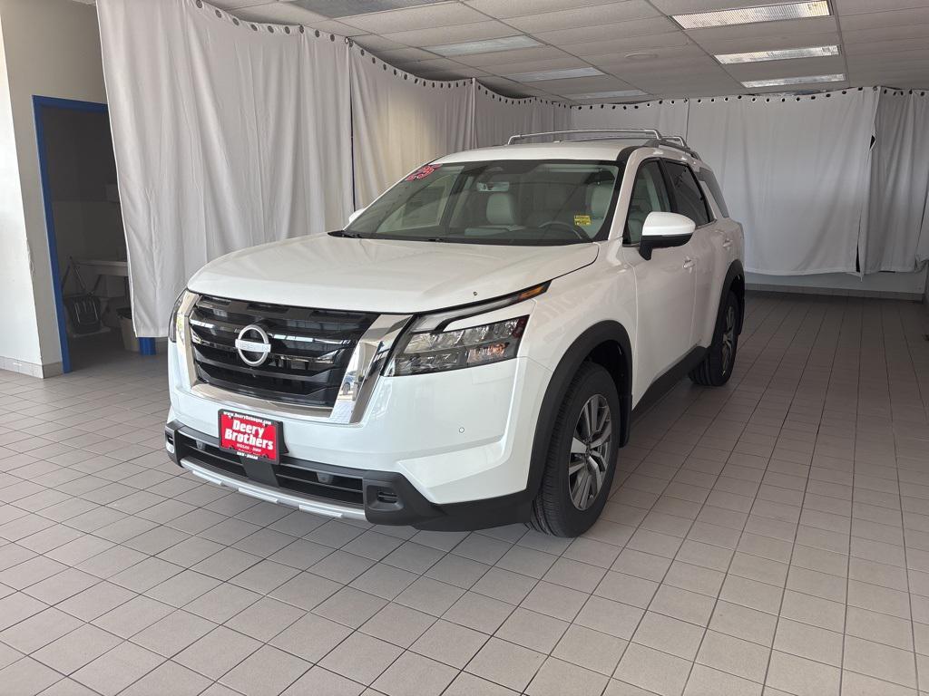 new 2025 Nissan Pathfinder car, priced at $40,245