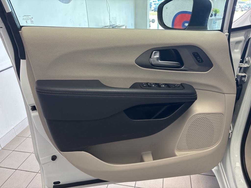 used 2023 Chrysler Pacifica car, priced at $22,686