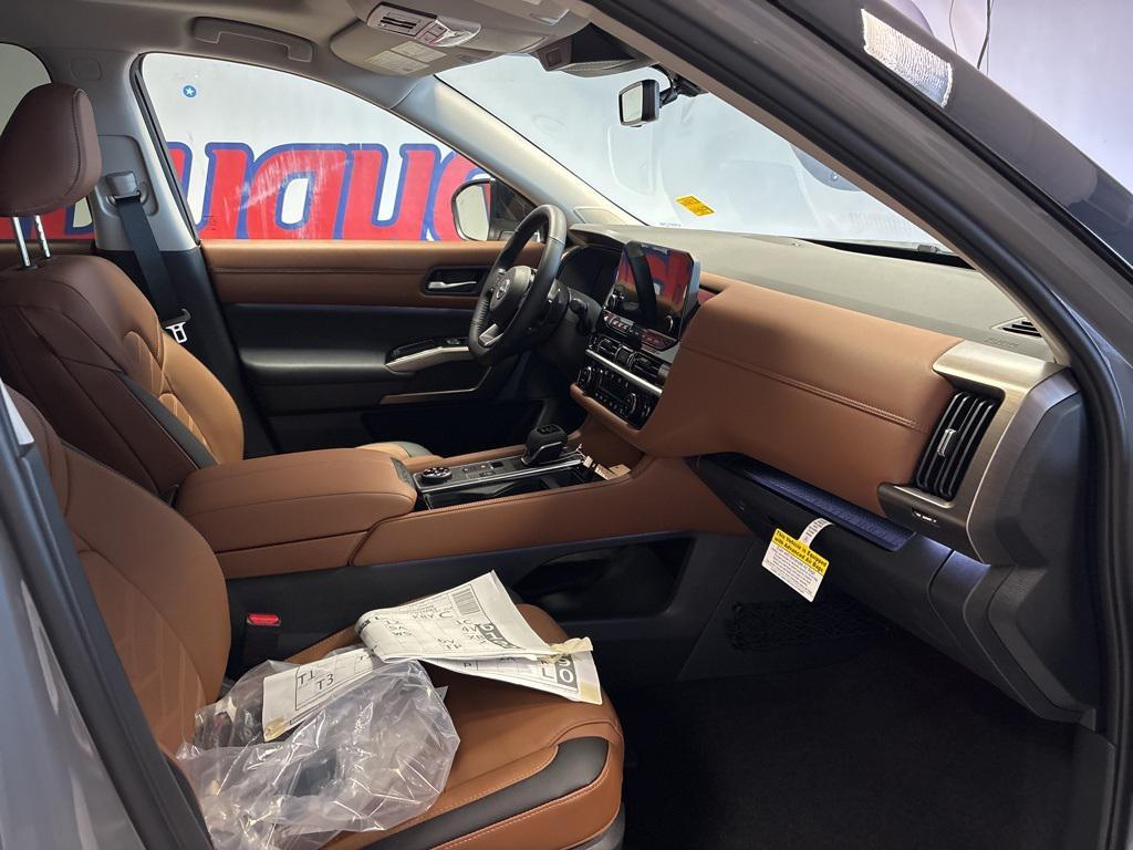 new 2025 Nissan Pathfinder car, priced at $49,445