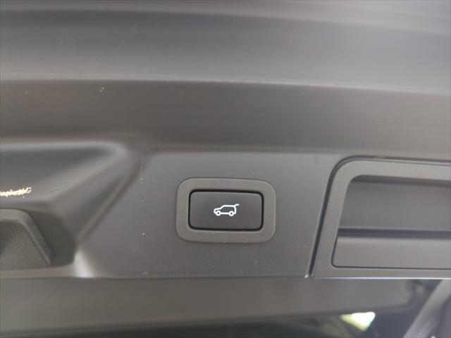 used 2020 Land Rover Range Rover Velar car, priced at $28,702