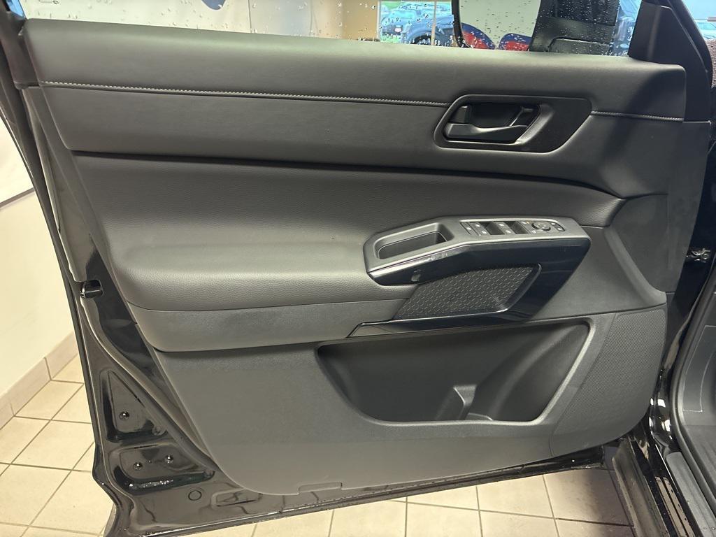 new 2025 Nissan Pathfinder car, priced at $38,012