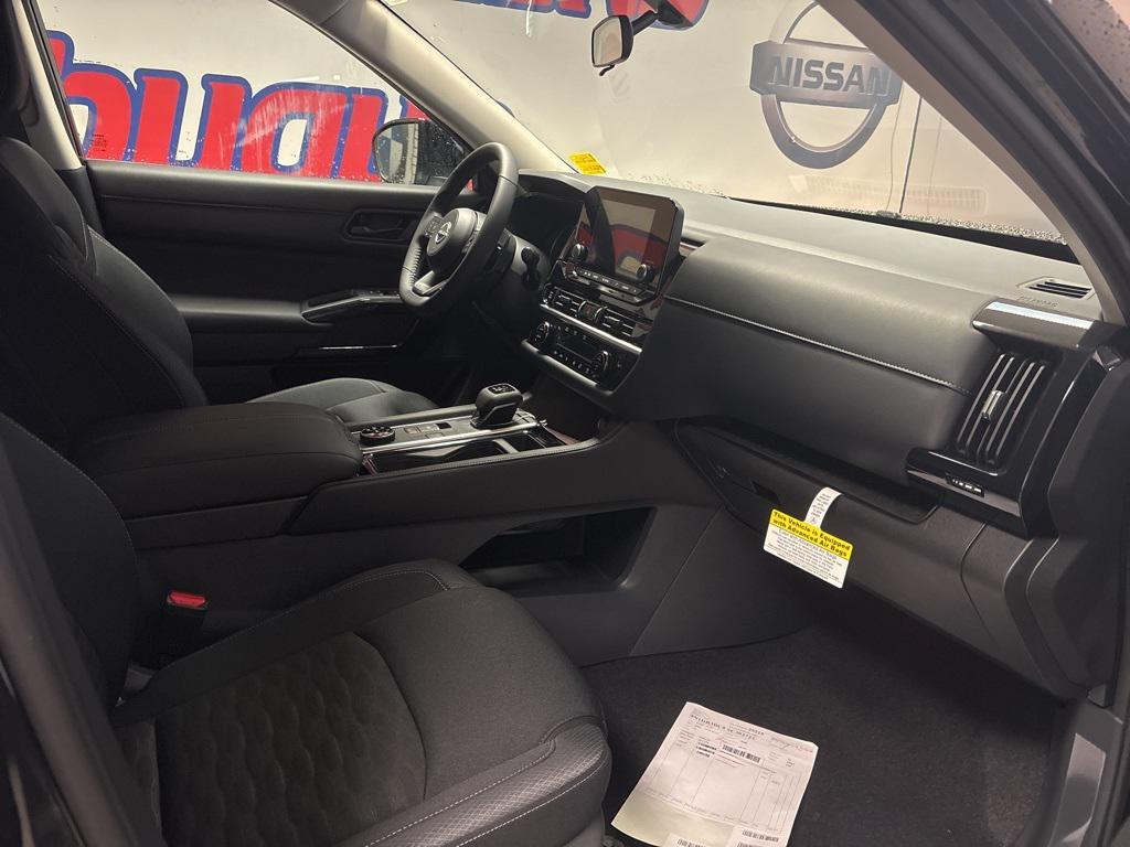new 2025 Nissan Pathfinder car, priced at $38,012