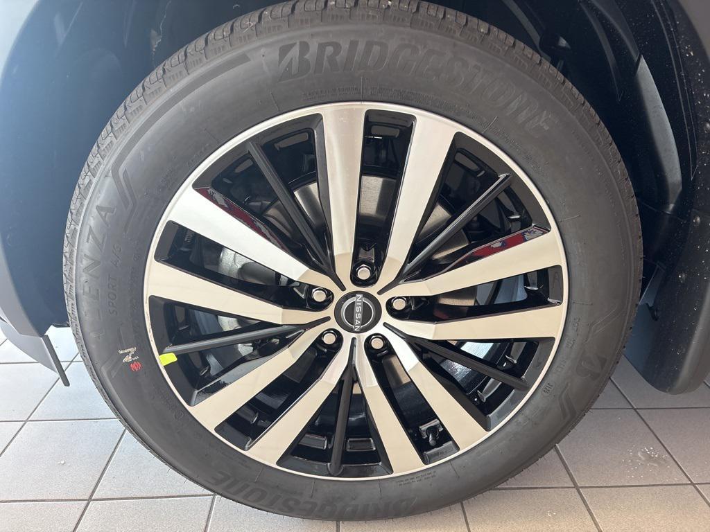 new 2025 Nissan Pathfinder car, priced at $48,965