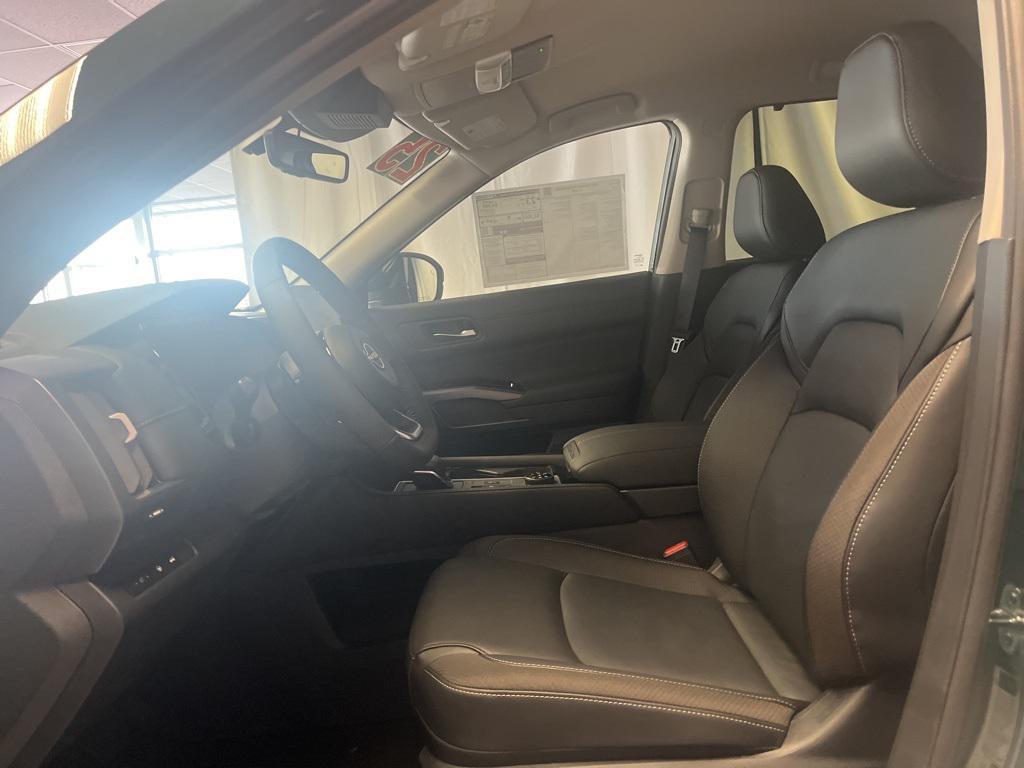 new 2025 Nissan Pathfinder car, priced at $39,797