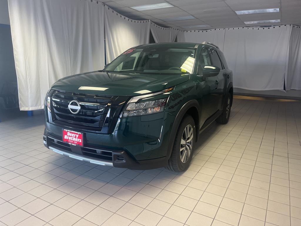 new 2025 Nissan Pathfinder car, priced at $39,797