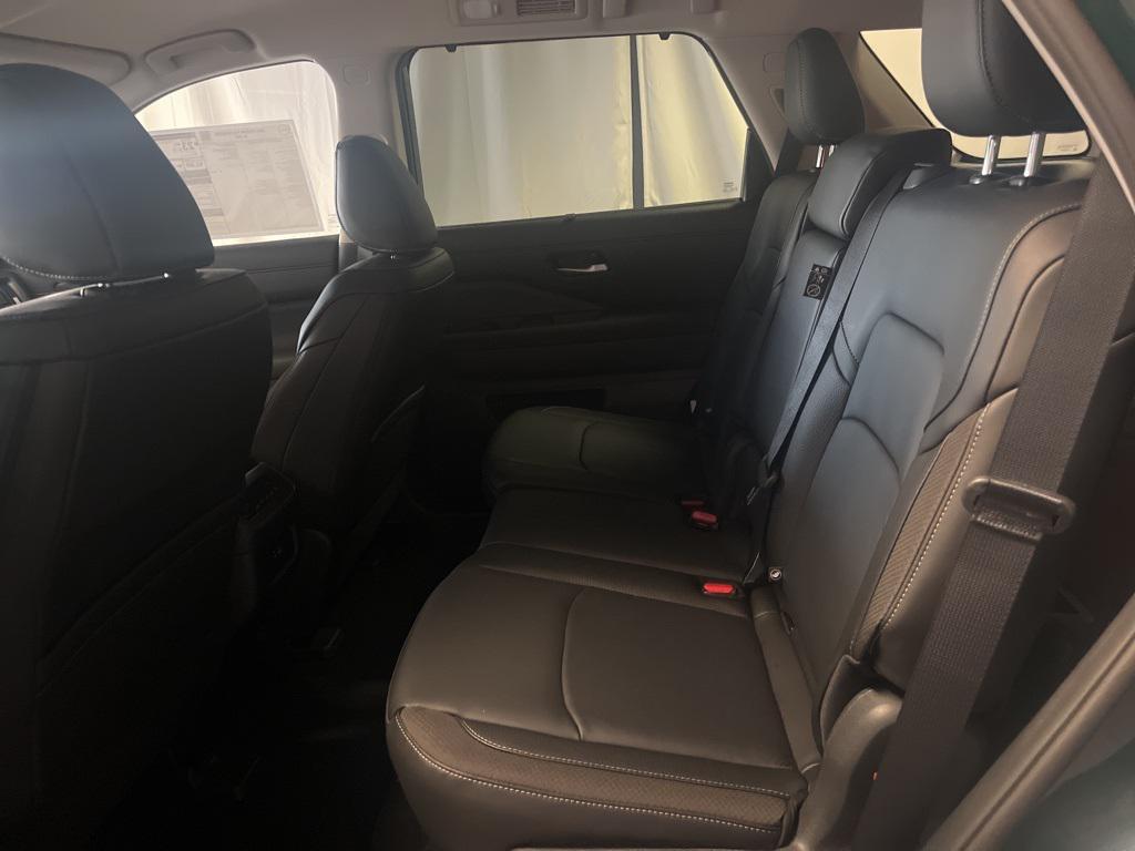 new 2025 Nissan Pathfinder car, priced at $39,797