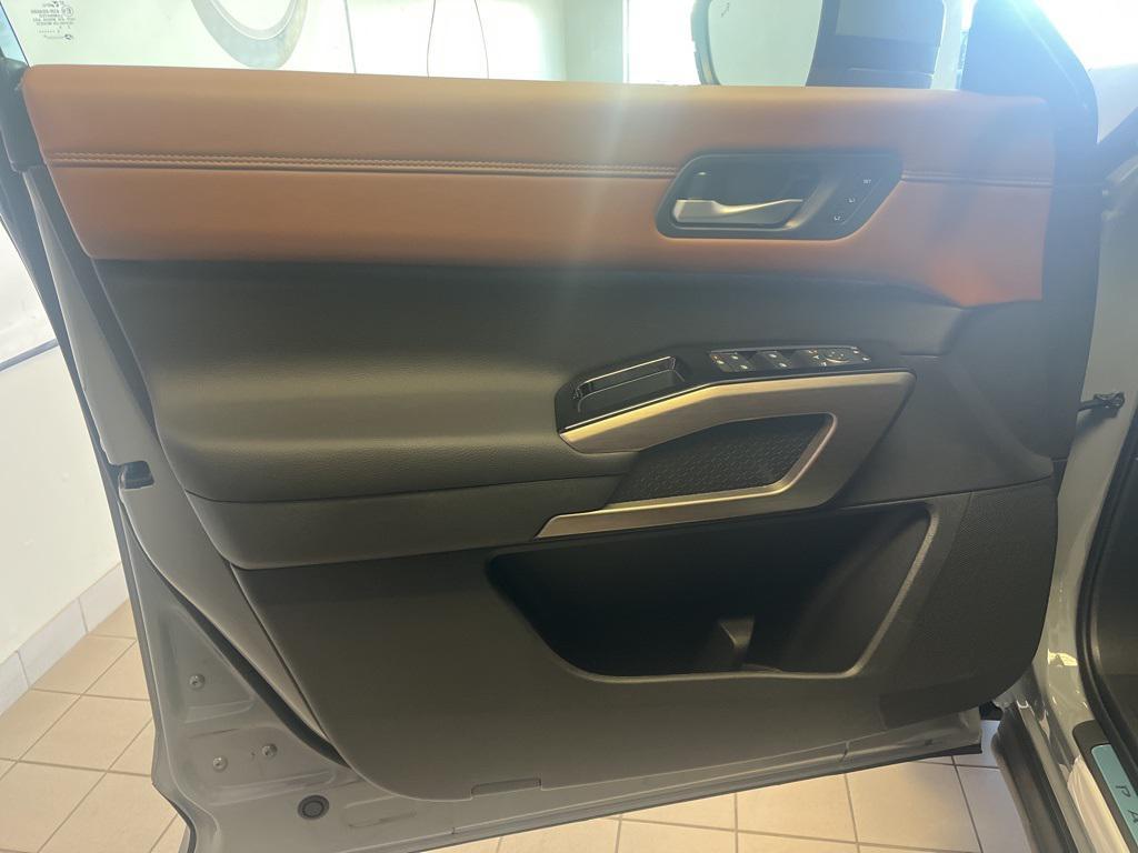 new 2025 Nissan Pathfinder car, priced at $46,348