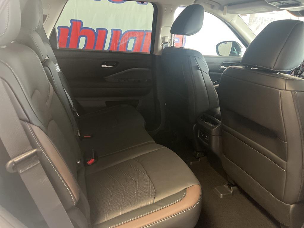 new 2025 Nissan Pathfinder car, priced at $54,125