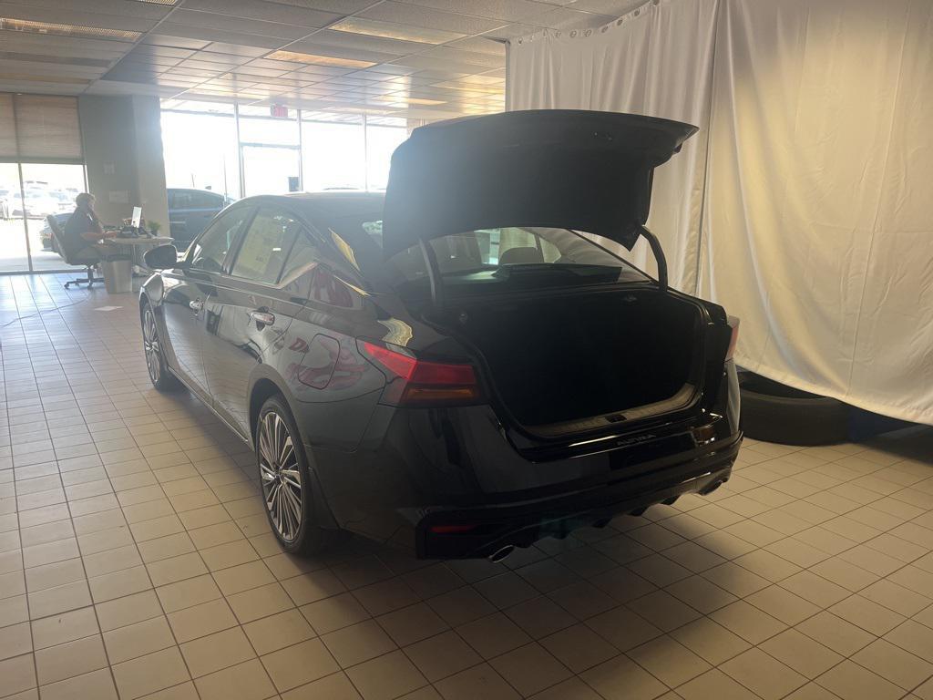 new 2025 Nissan Altima car, priced at $35,301