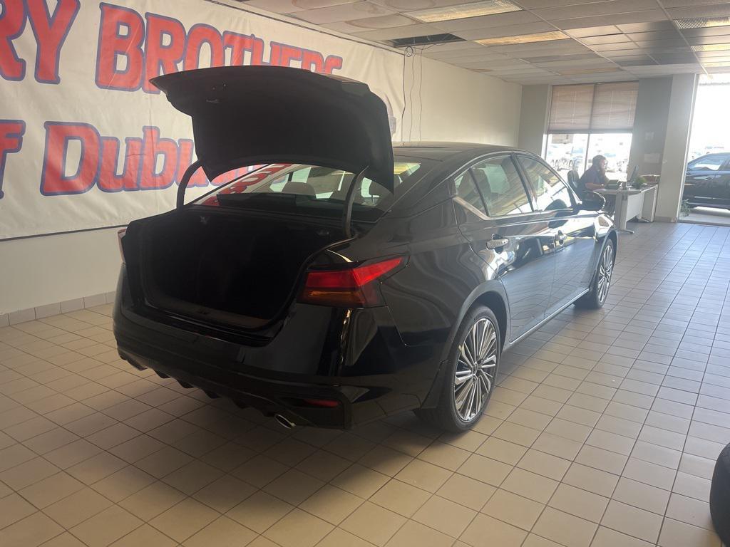 new 2025 Nissan Altima car, priced at $35,301