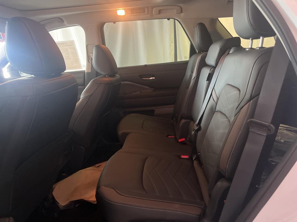 new 2025 Nissan Pathfinder car, priced at $53,738
