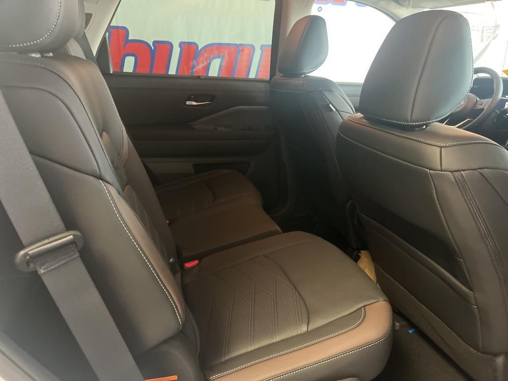 new 2025 Nissan Pathfinder car, priced at $53,738