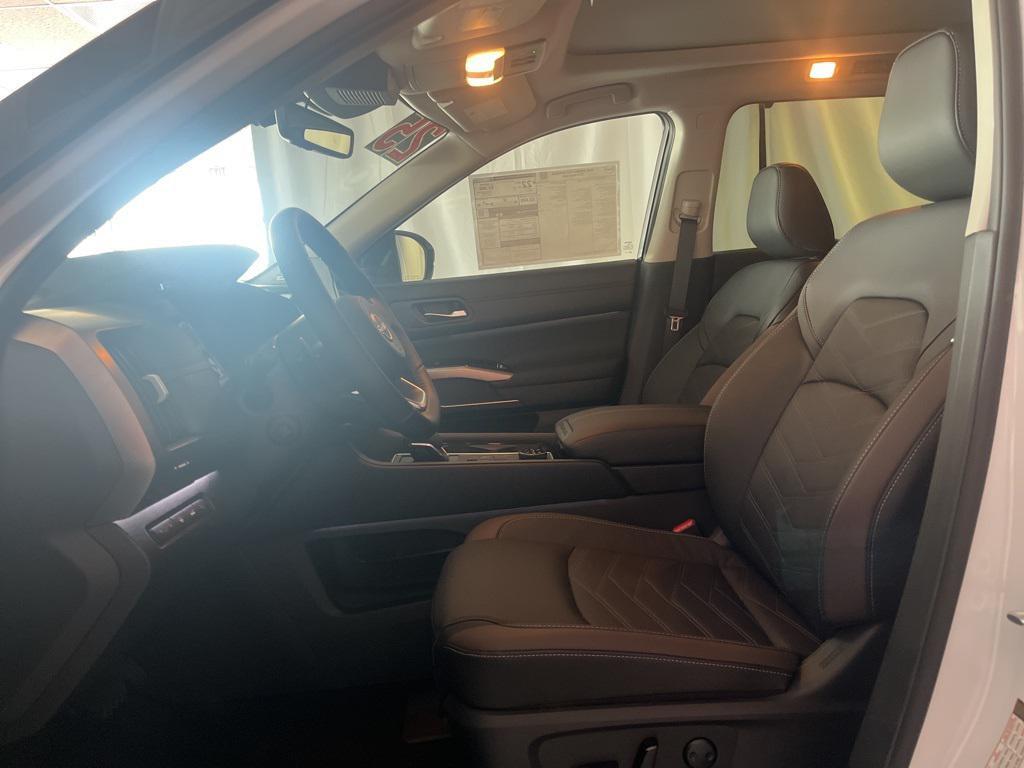 new 2025 Nissan Pathfinder car, priced at $53,738