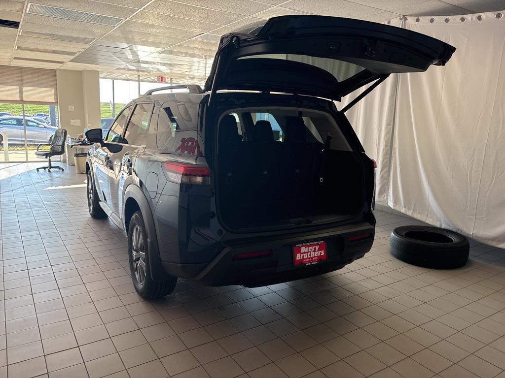 new 2025 Nissan Pathfinder car, priced at $37,278
