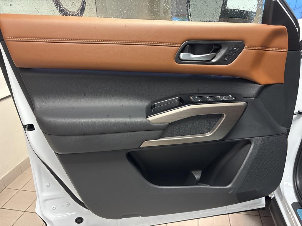 new 2025 Nissan Pathfinder car, priced at $48,901