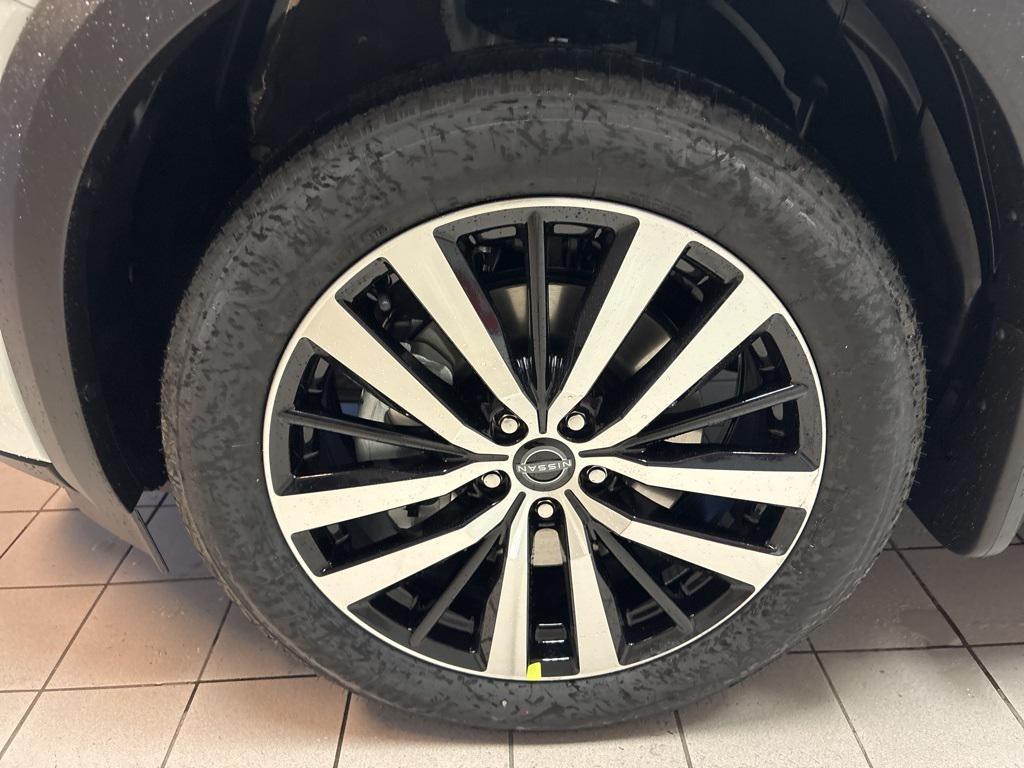 new 2025 Nissan Pathfinder car, priced at $48,901