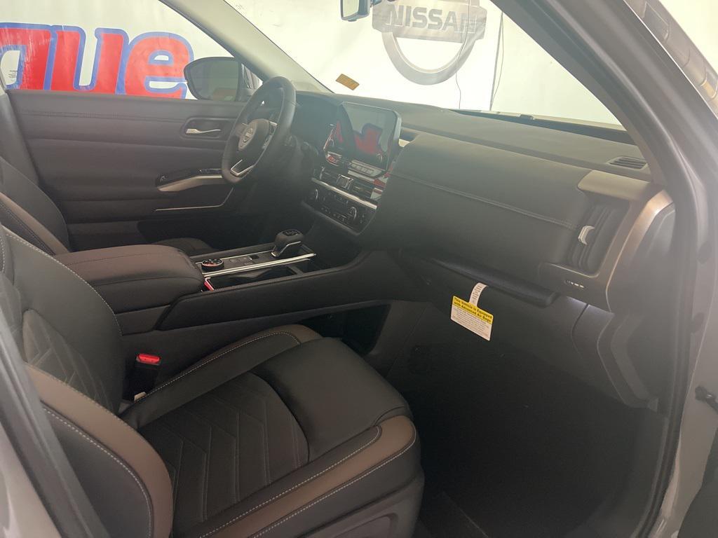 new 2025 Nissan Pathfinder car, priced at $54,331