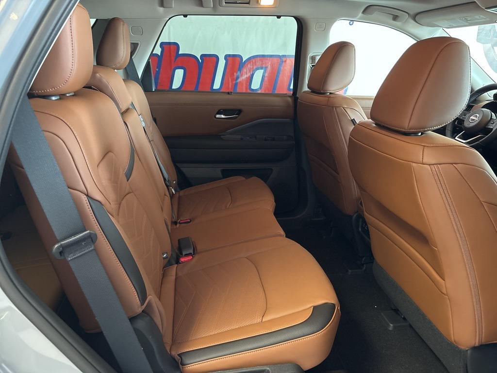 new 2025 Nissan Pathfinder car, priced at $47,008
