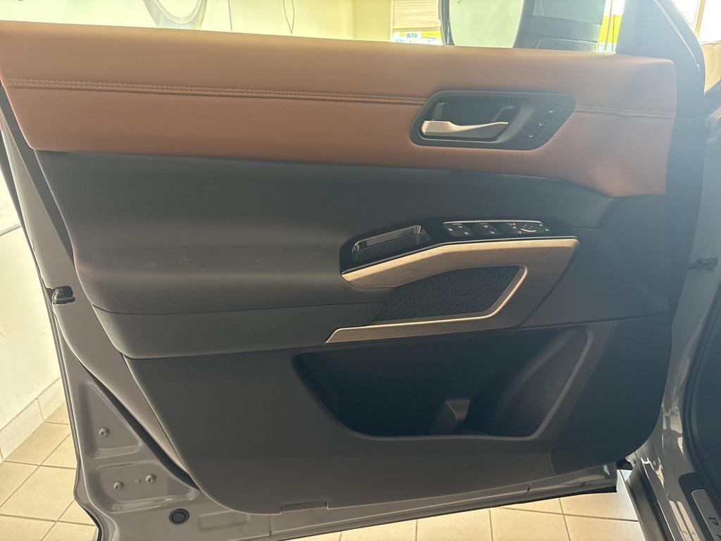 new 2025 Nissan Pathfinder car, priced at $49,535