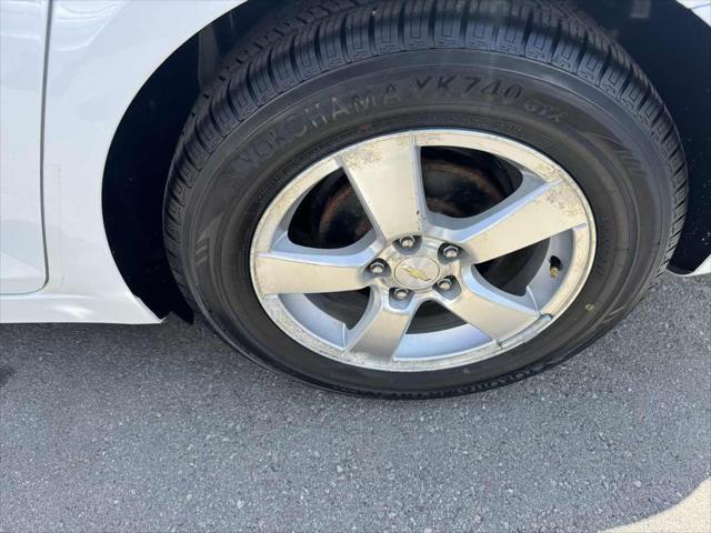 used 2014 Chevrolet Cruze car, priced at $7,500