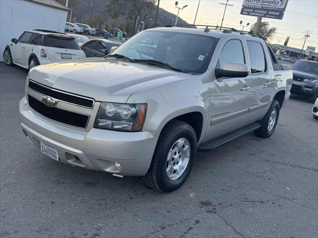 used 2007 Chevrolet Avalanche car, priced at $12,995