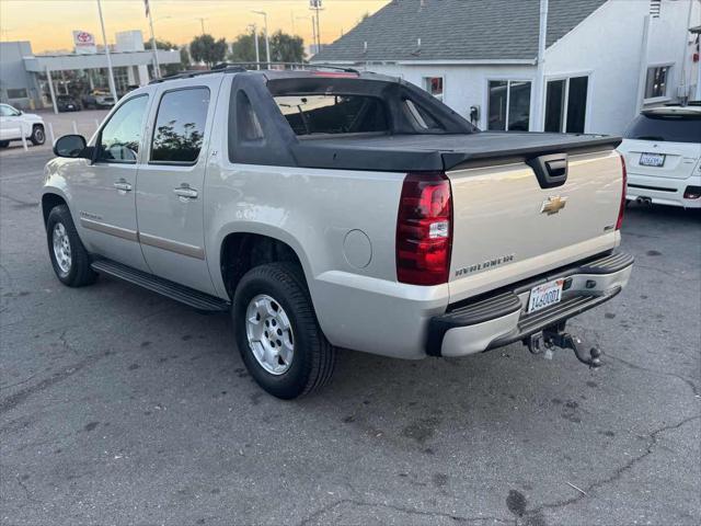 used 2007 Chevrolet Avalanche car, priced at $12,995