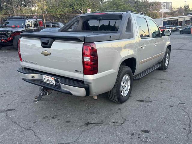 used 2007 Chevrolet Avalanche car, priced at $12,995