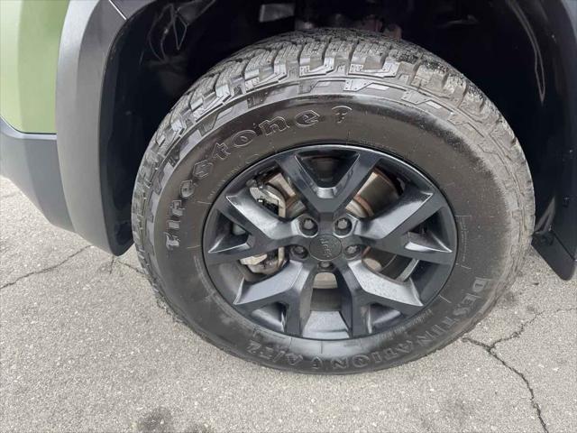 used 2015 Jeep Cherokee car, priced at $12,995