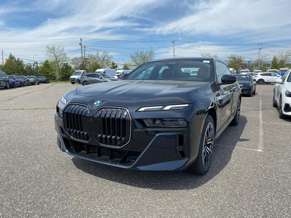 new 2024 BMW 760 car, priced at $125,225