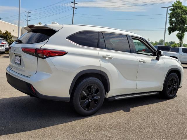 used 2021 Toyota Highlander car, priced at $28,062