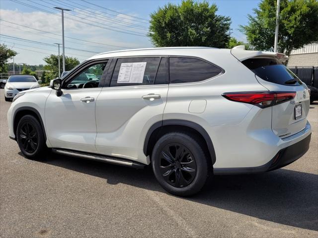 used 2021 Toyota Highlander car, priced at $28,062
