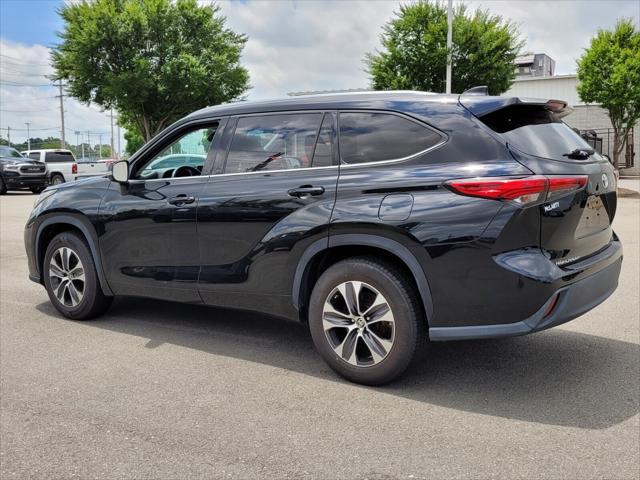 used 2021 Toyota Highlander car, priced at $29,148