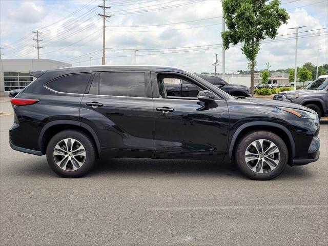 used 2021 Toyota Highlander car, priced at $29,148