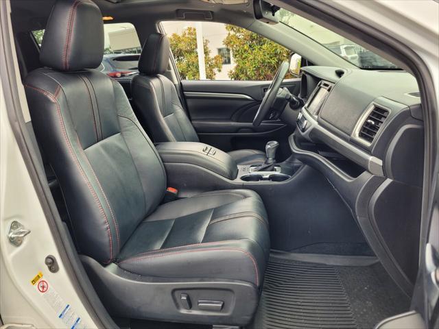 used 2019 Toyota Highlander car, priced at $26,389
