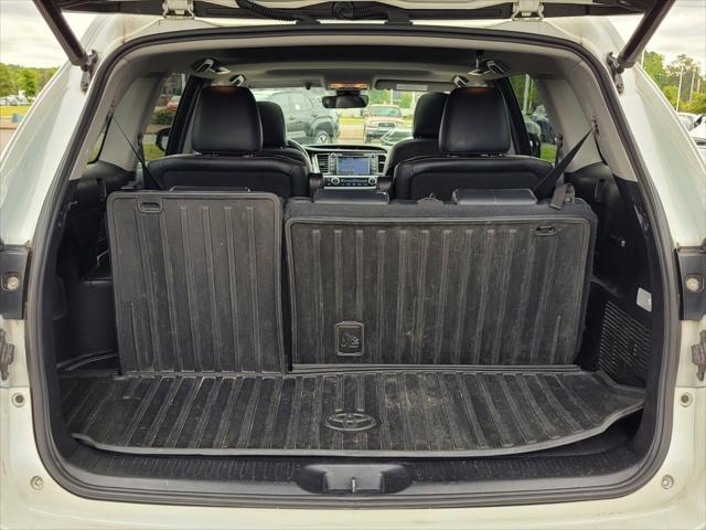 used 2019 Toyota Highlander car, priced at $26,389