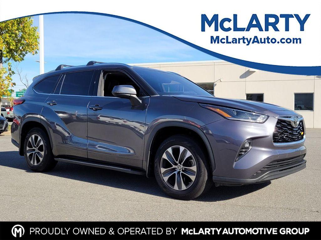 used 2021 Toyota Highlander car, priced at $33,389