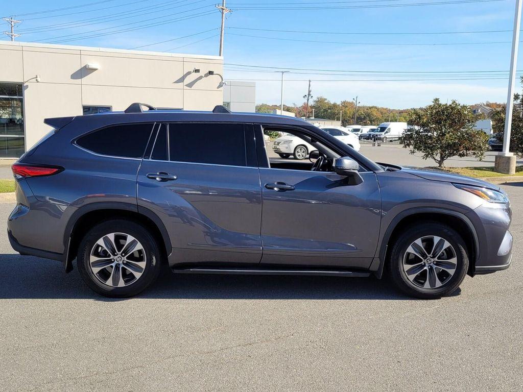 used 2021 Toyota Highlander car, priced at $33,389